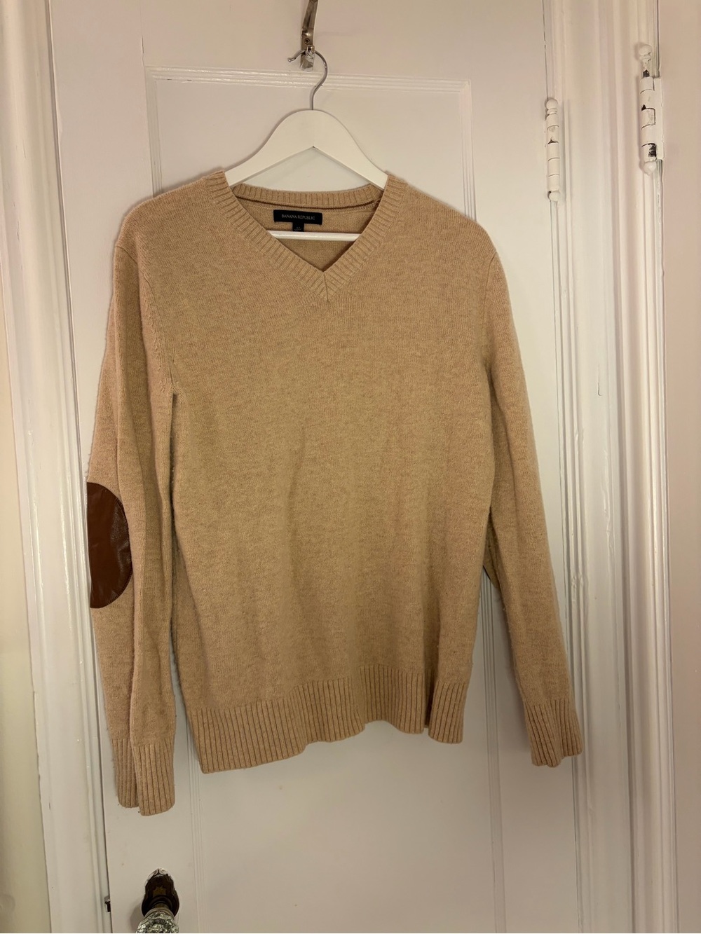 Banana Republic Men's V-Neck Sweater in Camel with Brown Elbow Patches